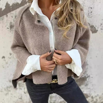 Carola | Elegants mūsdienīgs īss mētelis